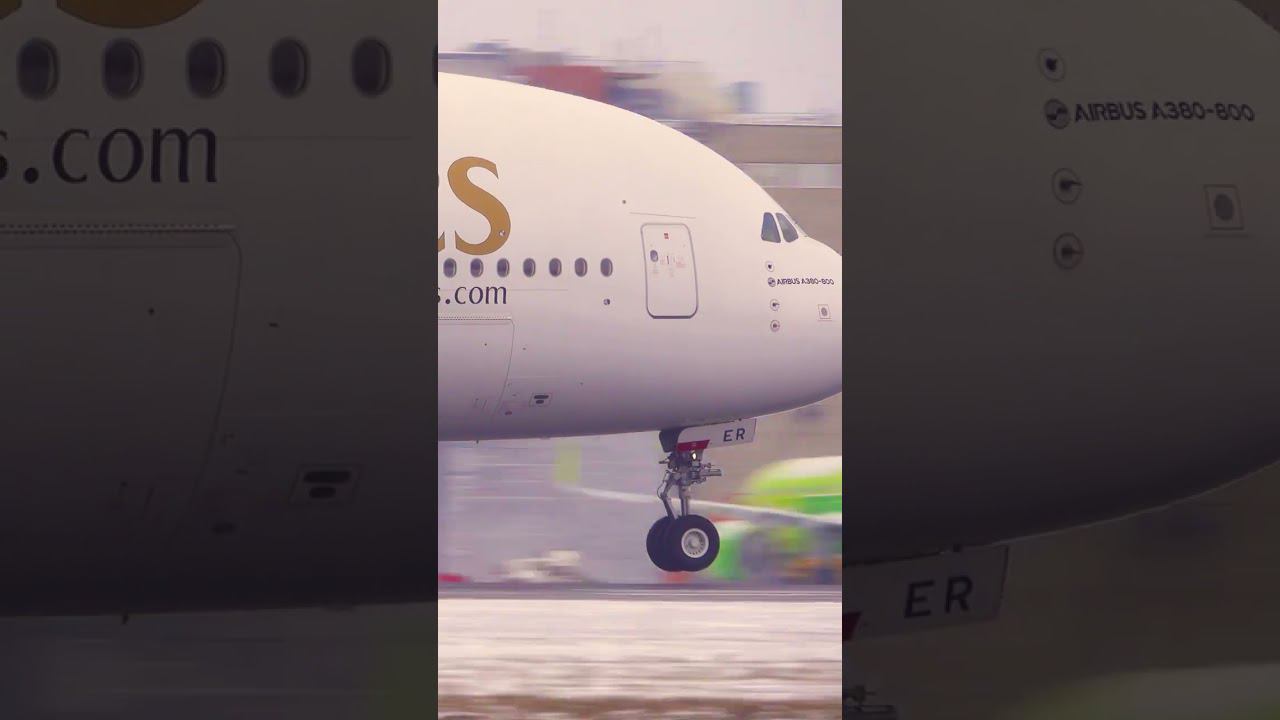 Airbus A380 из горячего Дубая в русскую зиму - бух! Очень крупным планом. #shorts Декабрь, 2022 смотреть онлайн