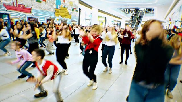 ФЛЕШМОБ  ШКОЛЫ ТАНЦЕВ DanceMasters  В ОХТА МОЛЛЕ