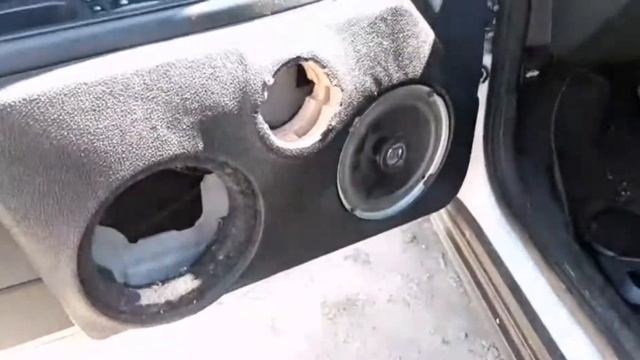 Замена штатных динамиков в Lada Priora на DL Audio Raven 165 смотреть онлайн