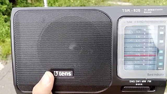11735kHz BBC World Service from Kranji Transmitter, Singapore. RX Location: West Java, Indonesia смотреть онлайн