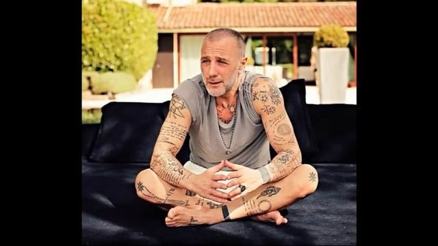 Джанлука Вакки - Как «танцующий миллионер» выглядел раньше и сейчас смотреть онлайн