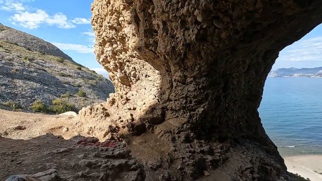 Прогулка по мысу Алчак, Судак-Крым.Истуканы как на острове Пасхи и судно "Князь Багратион" смотреть онлайн