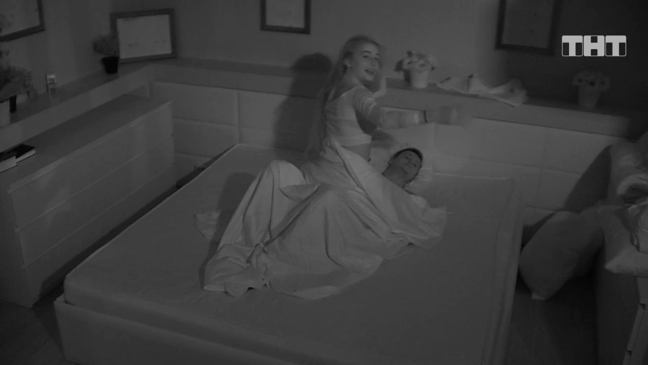 Дом-2: Бабич и Скалон попросили отвернуть камеры смотреть онлайн