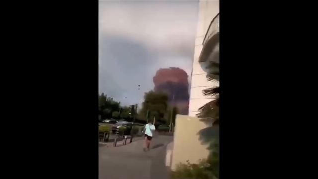Beirut Explosion Recorded on a Road смотреть онлайн