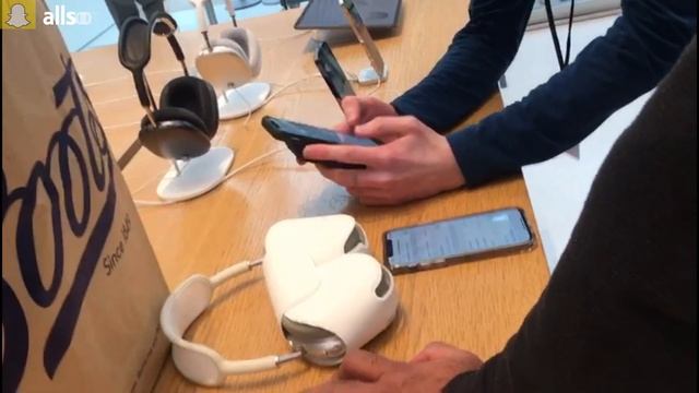 I Went To The APPLE Store To SHOW Them & Try & SELL THE FAKE AIRPODS MAX!! LOOK WHAT HAPPENED!!! смотреть онлайн