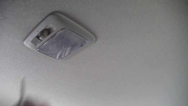 Замена лампочек в плафоне подсветки (освещения) салона и багажника на Mitsubishi Outlander смотреть онлайн