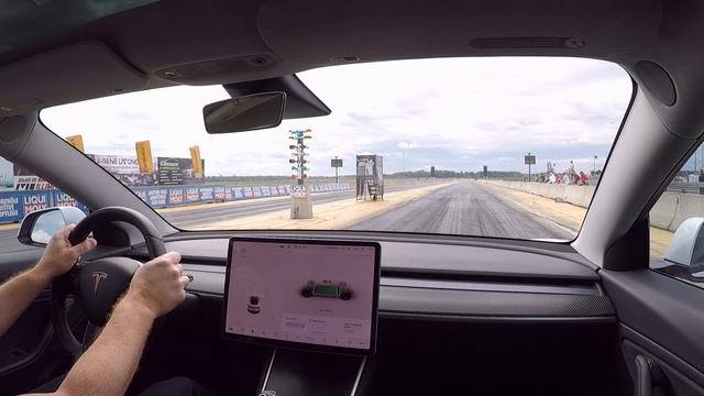2020 Tesla Model 3 LR with Acceleration Boost vs 2017 Infiniti Q50 Red Sport 400R, 1/4 mile смотреть онлайн