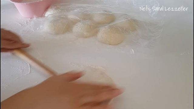 SUB) BALON GİBİ KABARAN?BAZLAMA EKMEK TARİFİ, HERKESİN YAPABİLECEĞİ KOLAYLIKTA BİR EKMEK YAPIMI смотреть онлайн