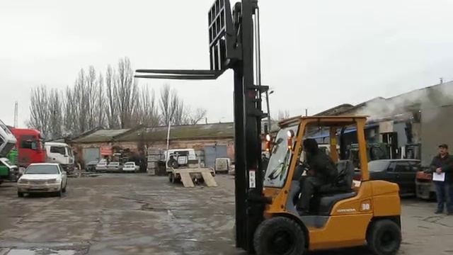 Вилочный бензиновый погрузчик Mitsubishi FGE30FT с опрокидывателем вил (Hinged Bucket) смотреть онлайн