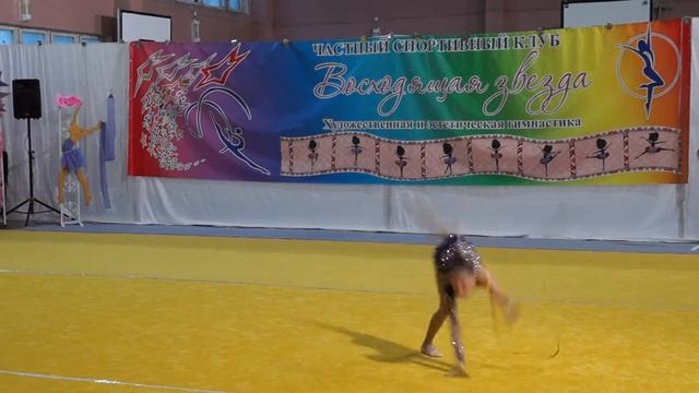 Алиса Канюка. 2007 г. р. Упражнения со скакалкой. смотреть онлайн