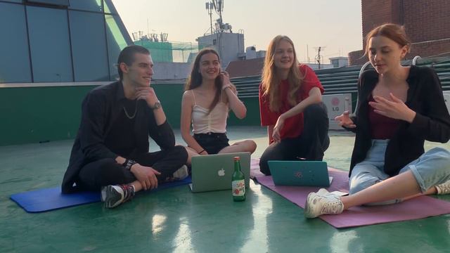 МОДЕЛИ ОТВЕЧАЮТ НА ВОПРОСЫ В БУТЫЛОЧКУ | Шоу историй про моделинг | Часть 2 смотреть онлайн