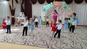 "Мальчик с пальчик, девочка с мизинчик", вторая младшая группа "Пчелка"