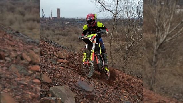 HARDENDURO по искусственным горам! Каменные отвалы Кривого Рога смотреть онлайн