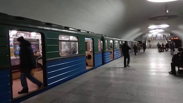 Еж3 #5929-5931 на станции Московский проспект, Харьков. смотреть онлайн