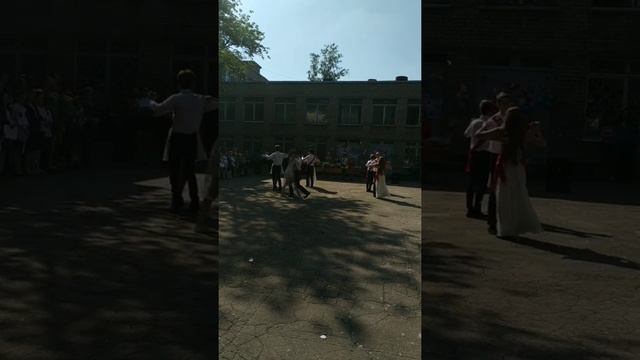 Undo - Вальс учеников 11 класса 2019 смотреть онлайн