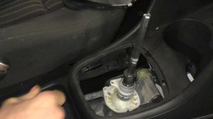 VW Polo Sedan - снятие и установка чехла и ручки МКПП