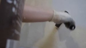 Нанесение декоративной штукатурки Лабиринт кистью