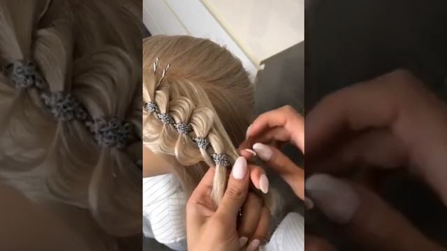 Четырехпрядная коса с лентой демо смотреть онлайн