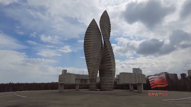 В преддверии Дня Победы в Братске преображают городские памятники