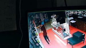 МАКС ВАЩЕНКО. УКРАЛ АЙФОН В МАГАЗИНЕ  ПРОДАВЕЦ ПОЙМАЛ МЕНЯ  ПРАНК