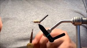 Мушка жук. Вяжем жука на голавля