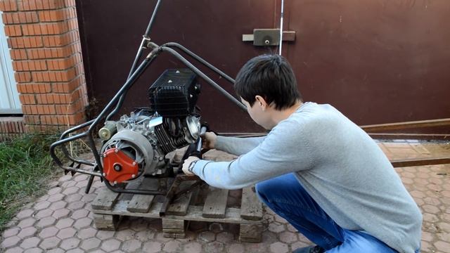 СНЕГОХОД СВОИМИ РУКАМИ | Выпуск 2 | РУЛЕВАЯ КОЛОНКА, ВАЛ ВАРИАТОРА и лёгкая СКЛИЗОВАЯ ПОДВЕСКА смотреть онлайн