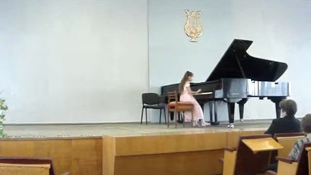 Бах. "Маленькая прелюдия" Клементи "Сонатина до мажор"3 часть Чайковский "Полька" смотреть онлайн