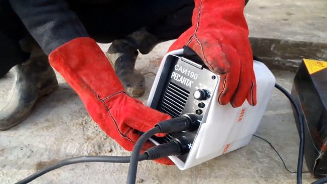 Как правильно пользоваться сварочным аппаратом смотреть онлайн