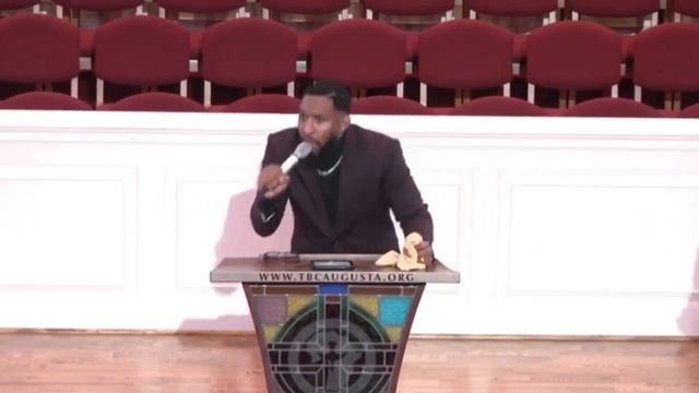 Pastor Mike McClure closing his sermon in Augusta, Ga смотреть онлайн