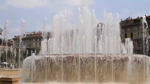 Fontana Di Piazza Castello. Фонтан перед замком Сфорца. Milan. Italy
