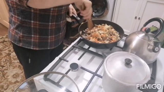 КУРИНЫЕ ЖЕЛУДОЧКИ С КАРТОФЕЛЬНЫМ ПЮРЕ... смотреть онлайн