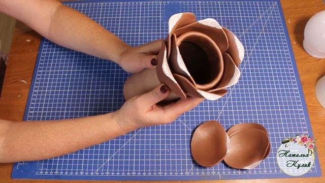 Ваза ШИШКА из ИЗОЛОНА (основа вазы - бумажная туба)/Vase in the shape of pine-cone of izolon смотреть онлайн