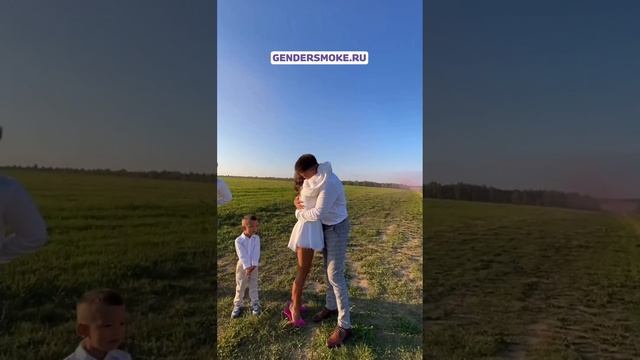 Самолёт гендер пати. Запуск цветного дыма в небе. Определение пола будущего малыша в Казани. смотреть онлайн