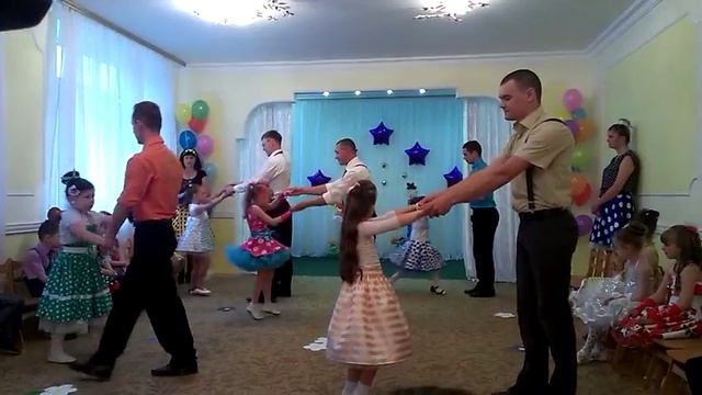 Танец пап и дочек Выпуск 2016 детский сад № 57 Одесса смотреть онлайн