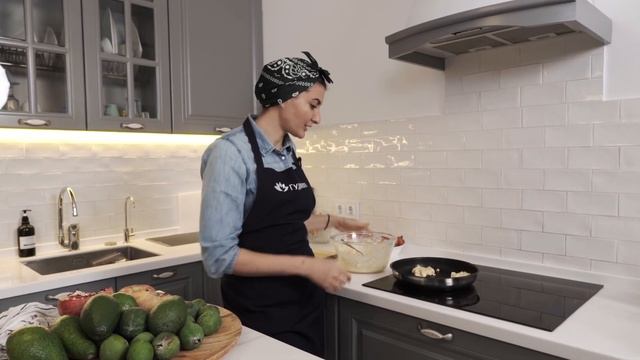 Чили-панкейки из кукурузных хлопьев с острым соусом смотреть онлайн