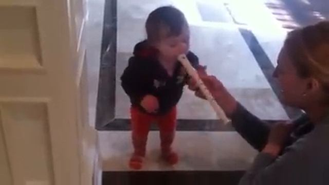 Этя свистит в дудку смотреть онлайн