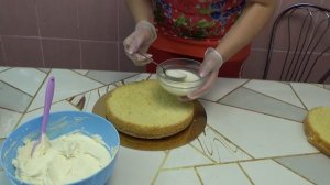 Собираем и украшаем торт с вишнёвым конфитюром