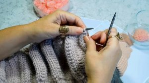 Вязание берета спицами/Берет связан объемным узором "Имитация английской резинки""