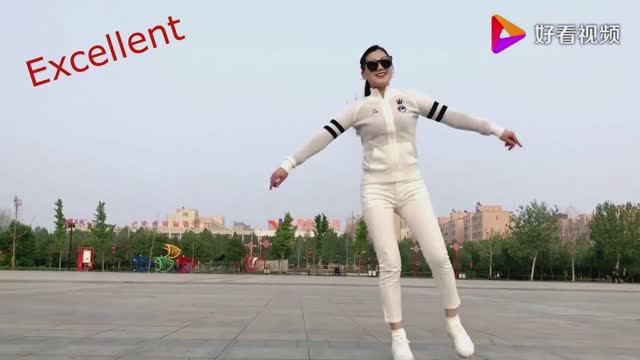 Щаффл - и вновь танцует Ван Сяоцин. mp4 смотреть онлайн