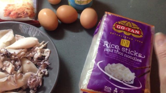 салат с КАЛЬМАРАМИ / вкуснота смотреть онлайн