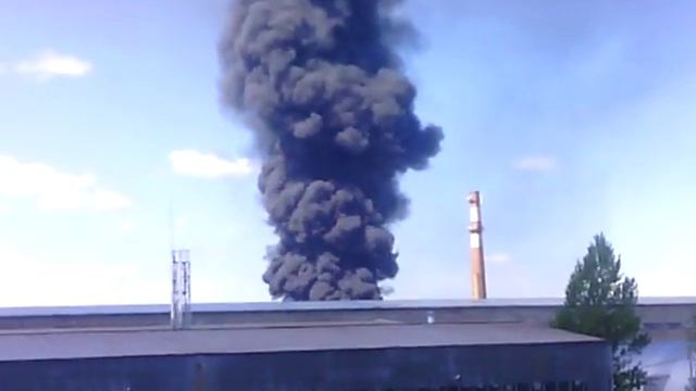 Ярославль. Пожар на Базовой (Промышленный проезд, 10) 09.06.2017 смотреть онлайн