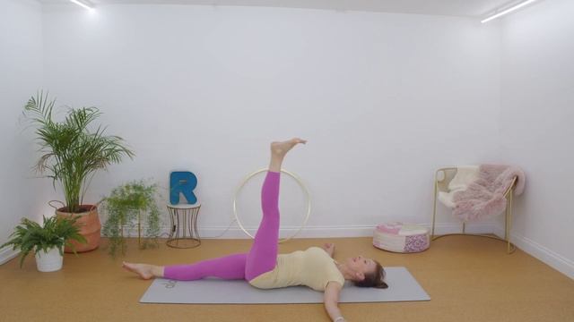 Pilates to Calm Mind and Body | 25 Minute Cool Down and Stretch Routine смотреть онлайн