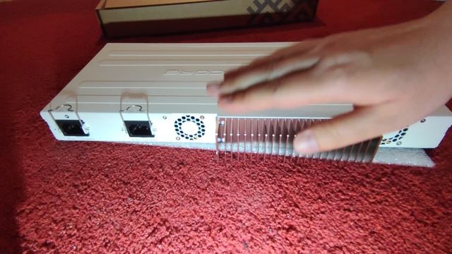 Unboxing and overview of MikroTik CCR2004-1G-12S+2XS смотреть онлайн