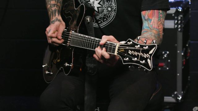 Richard Fortus on His Magnatone Twilighter смотреть онлайн