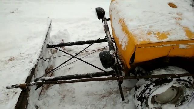 Делаем отвал и чистим снег запорожцем смотреть онлайн