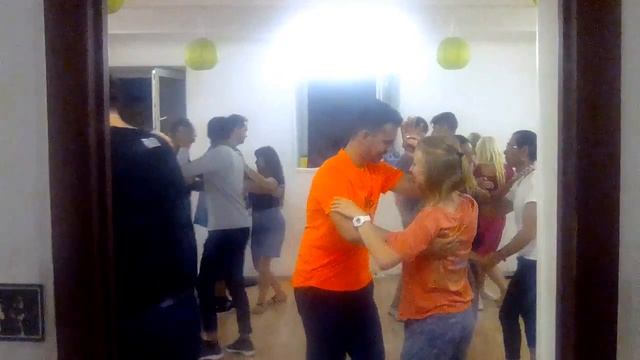 Бачата с Чино в начинающей группе - El Gringo "Corazon" смотреть онлайн