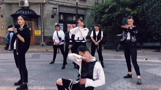 [K-POP IN PUBLIC] Stray Kids (스트레이 키즈) 'Double Knot' смотреть онлайн