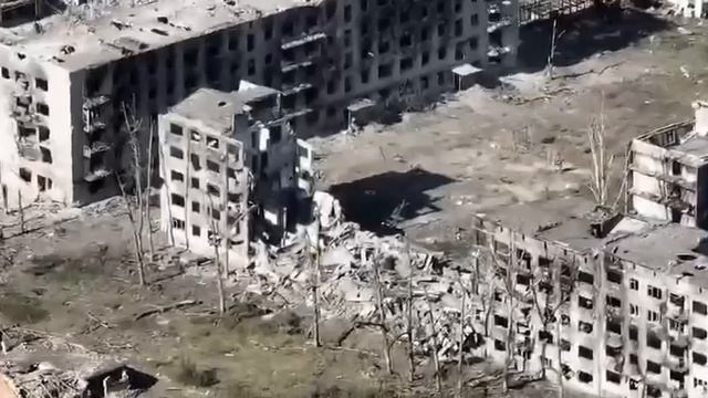 Армия России взламывает оборону Украины вдоль канала в Часов Яре, массированно применяя камикадзе, н смотреть онлайн