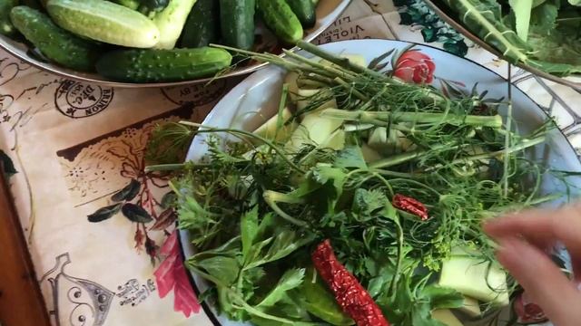 Очень вкусные маринованные огурцы ( на вкус как малосольные )