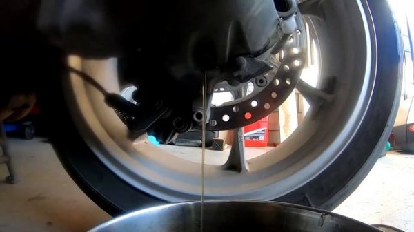 Honda VFR 1200 F DCT Endantrieb-/ Kardanölwechsel, Final drive / cardan oil change